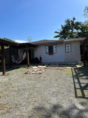 sitio bem localizado com piscina e sinuca